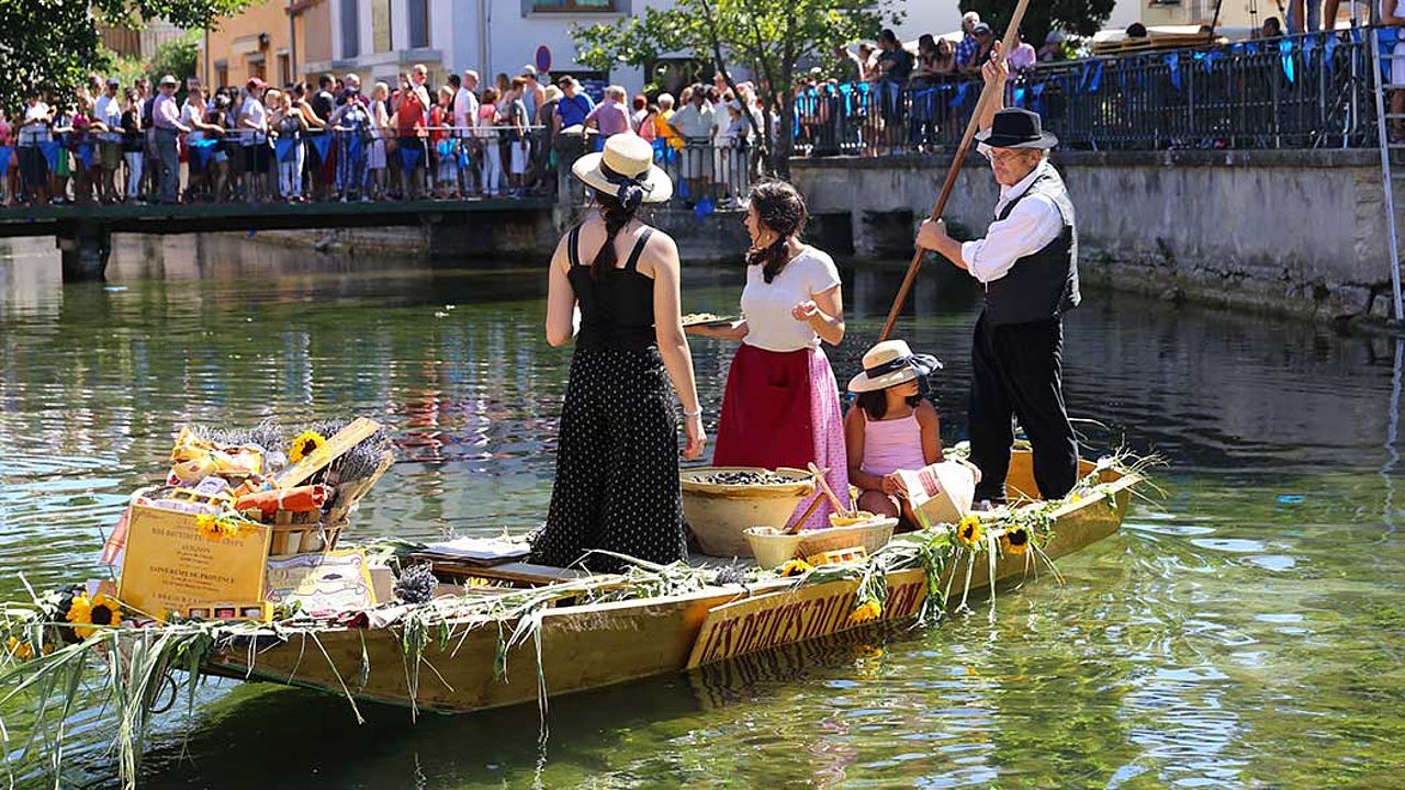 Isle-sur-la-Sorgue : un piège à déchets installé dans la rivière